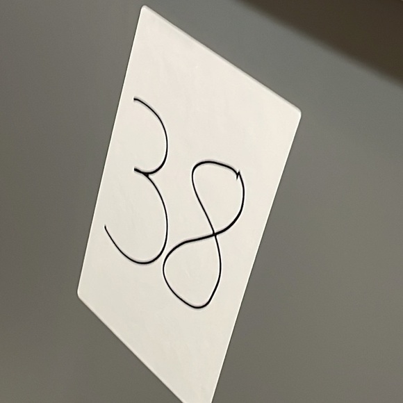 2 kids books The Piggy In The Puddle and A Dog Needs A Bone! - Picture 10 of 10